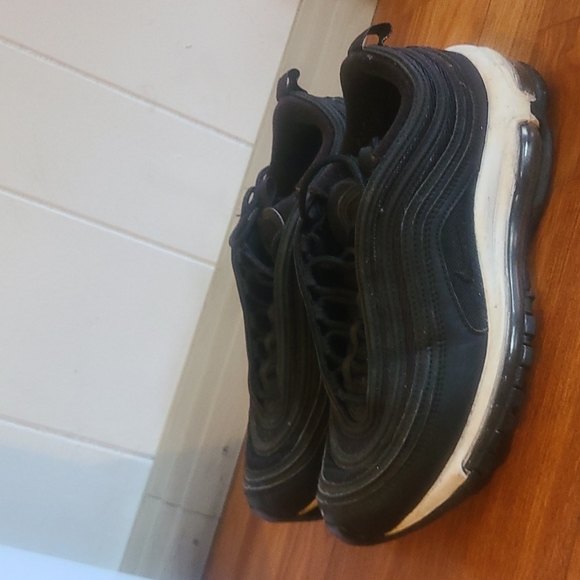 Shoes - Picture 2 of 4